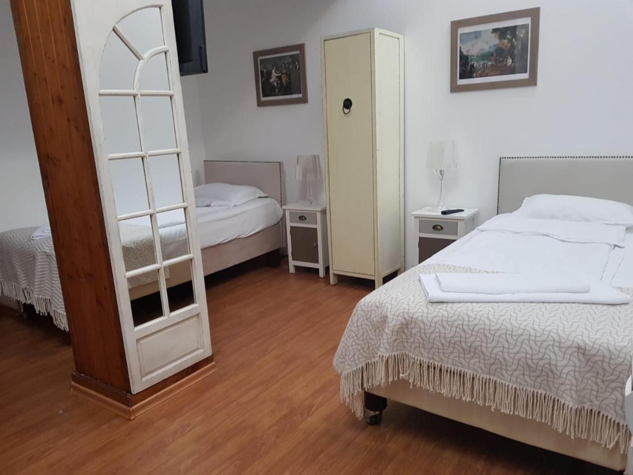 Nonna Mia Hotel Bukarest Eksteriør billede
